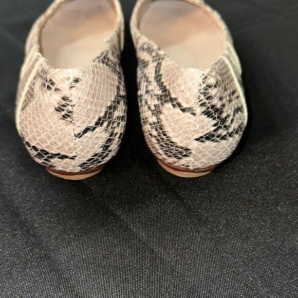Jack Rogers Snakeskin Patterned Flats Size 5 - Picture 7 of 12